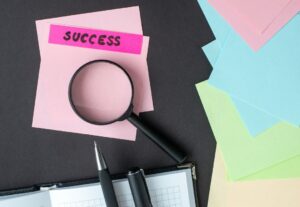 Success top view success note with colorful stickers on dark background strategy leadership job business marketing success